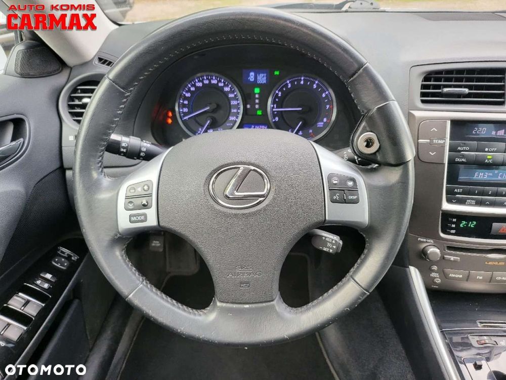 Lexus IS - 12
