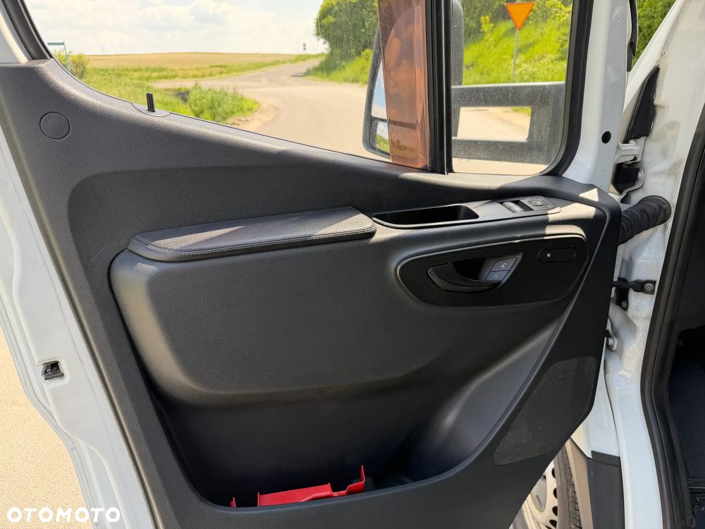Mercedes-Benz Sprinter 319 CDI - 12