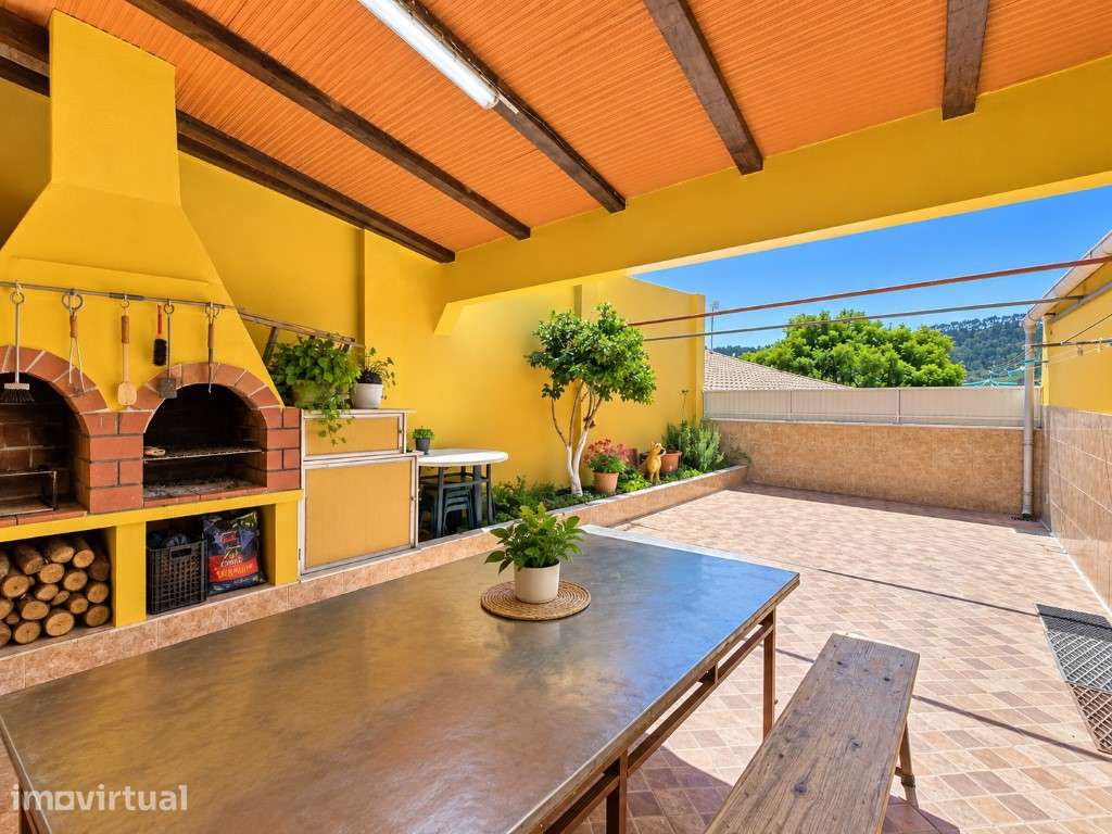 MORADIA 195 m² COM POTENCIAL PARA 2 HABITAÇÕES | PRÓXIMA DAS PRAIAS... - Grande imagem: 2/60