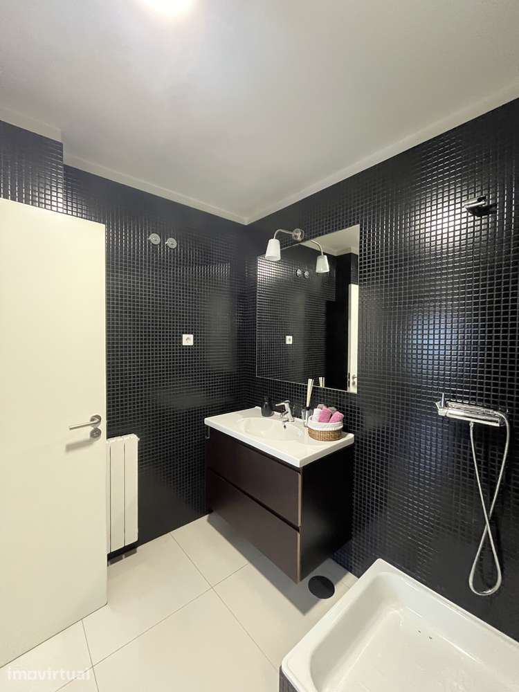 Apartamento T2 com garagem e jardim em Paranhos (Páteo Arca d'Água) - Grande imagem: 4/21