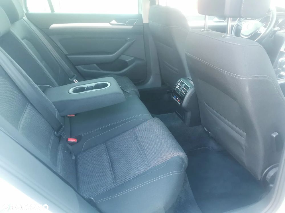 Volkswagen Passat 2.0 TDI SCR DSG Highline - 12