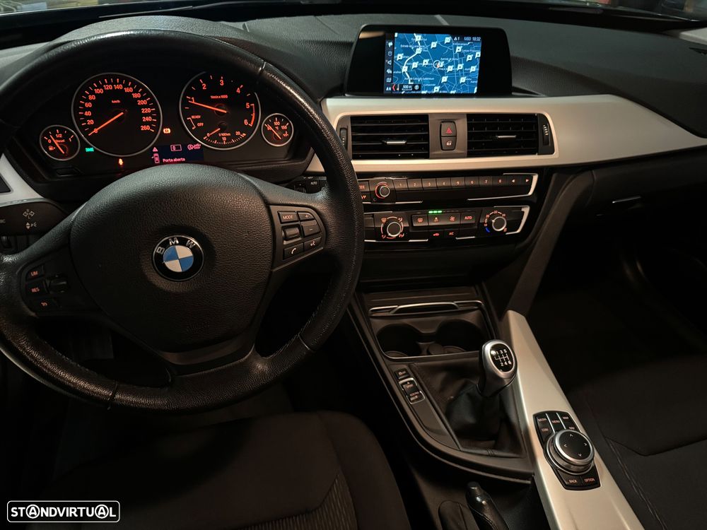 BMW 318 d Essence - 11