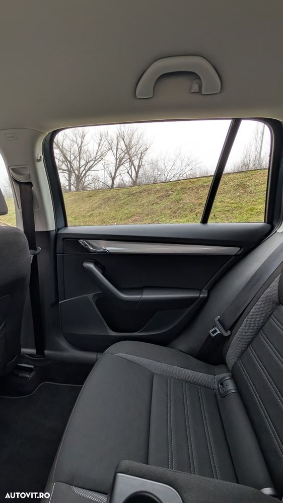 Skoda Octavia 1.6 TDI DSG Ambition - 13