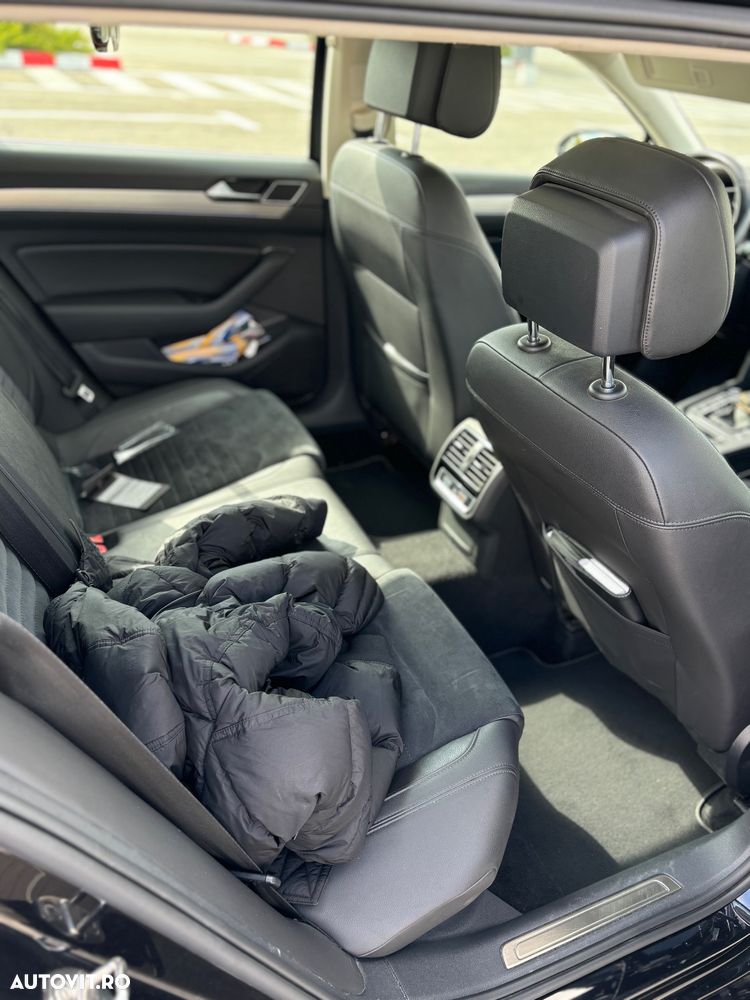 Volkswagen Passat Variant 2.0 TDI DSG 4Motion R Executive - 4