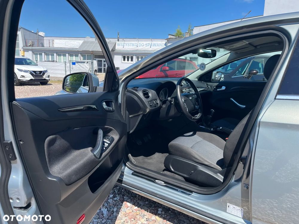 Ford Mondeo 2.0 Ghia - 15