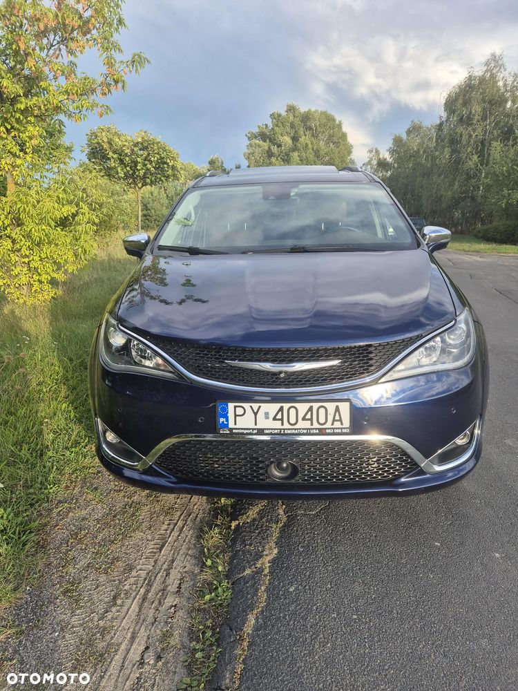 Chrysler Pacifica - 4