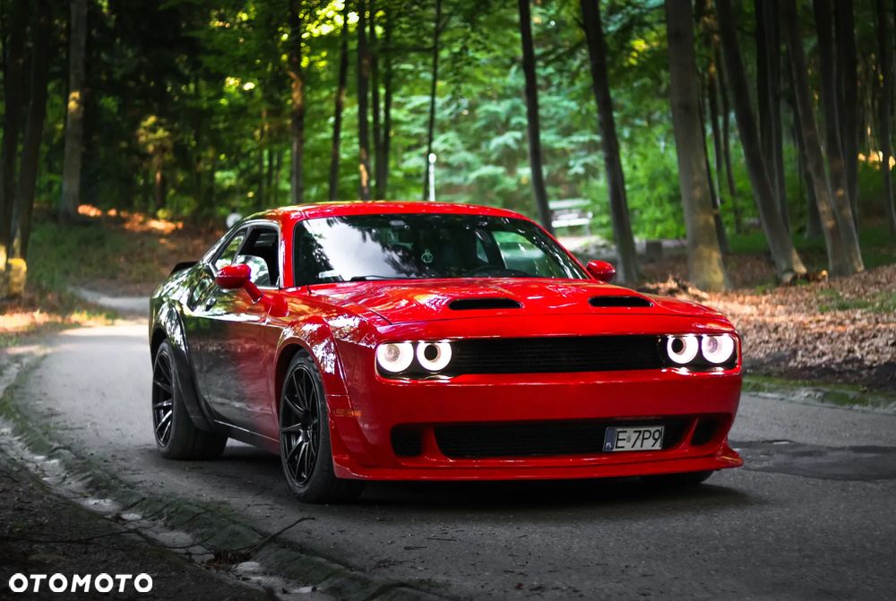Dodge Challenger - 1