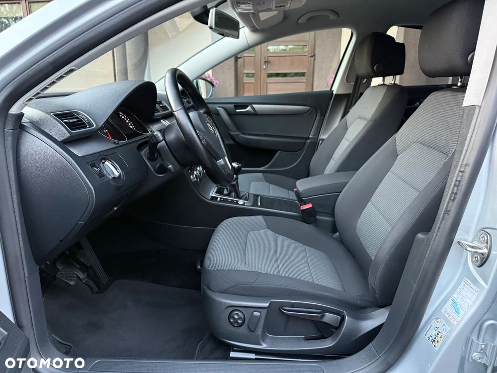 Volkswagen Passat 2.0 TDI Comfortline - 23