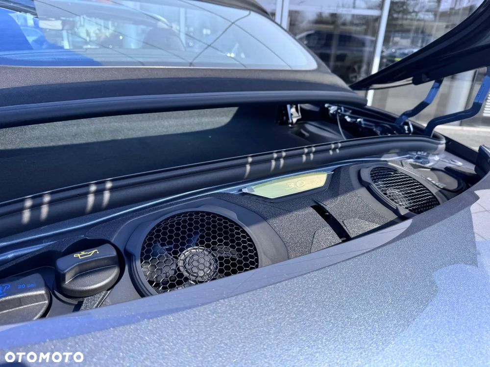 Porsche 911 Carrera - 20