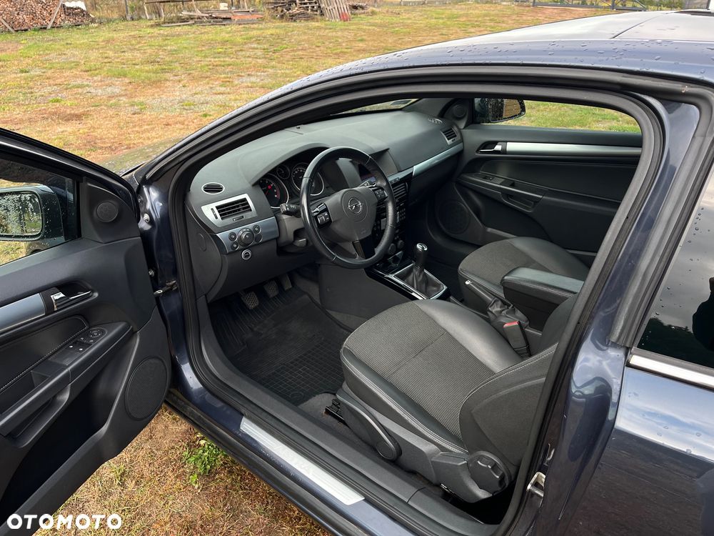 Opel Astra III GTC 1.6 Sport - 12