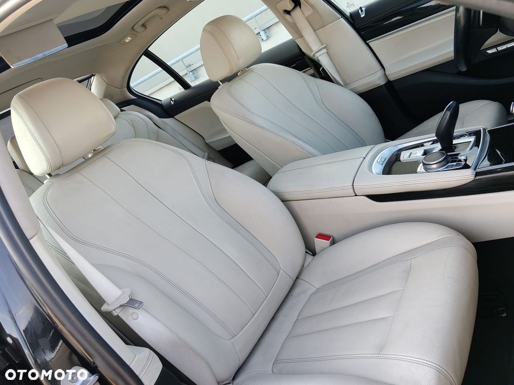 BMW Seria 7 740Li - 22