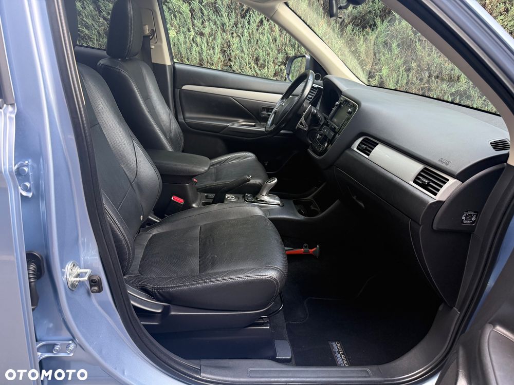 Mitsubishi Outlander 2.0 4WD Top - 27