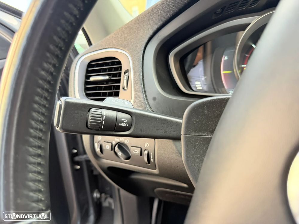 Volvo V40 D2 Momentum - 22