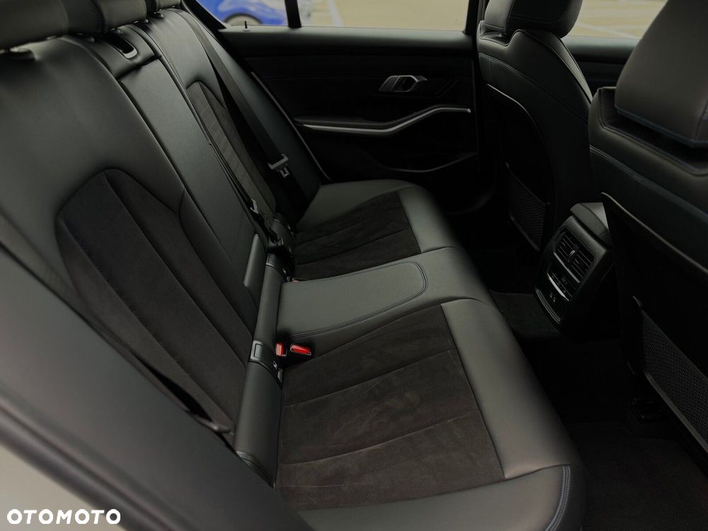 BMW Seria 3 318d M Sport - 16