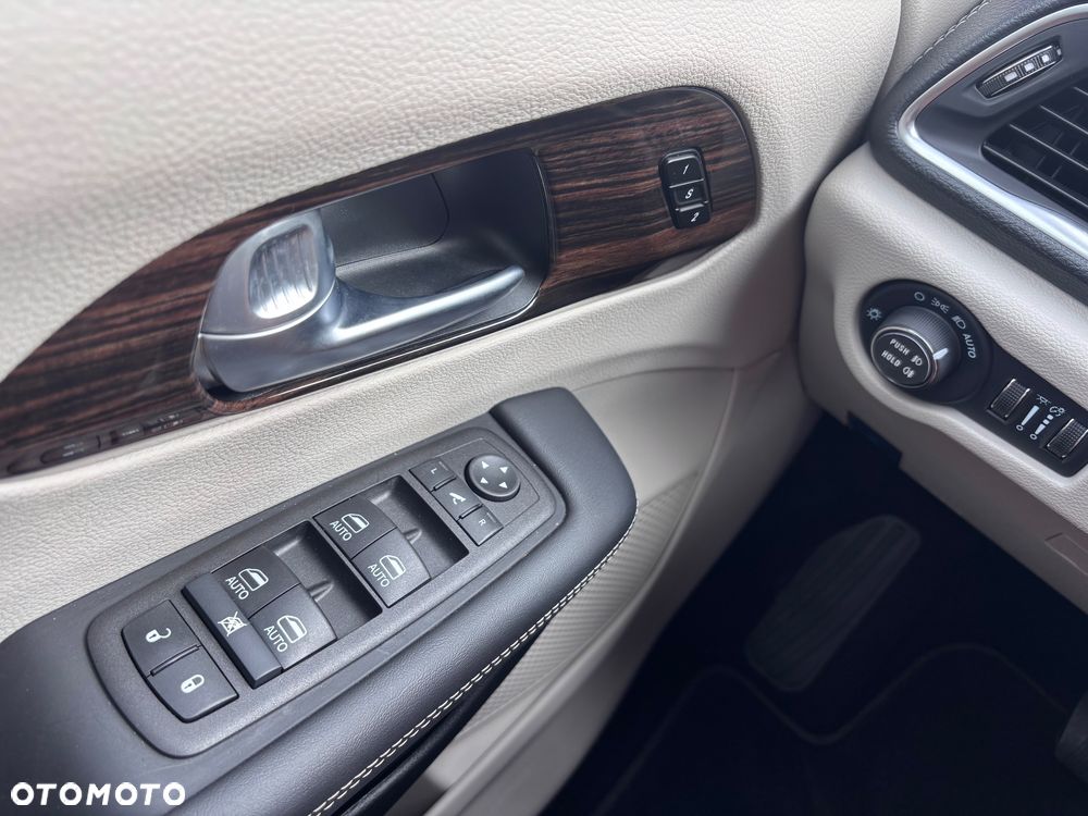 Chrysler Pacifica - 14