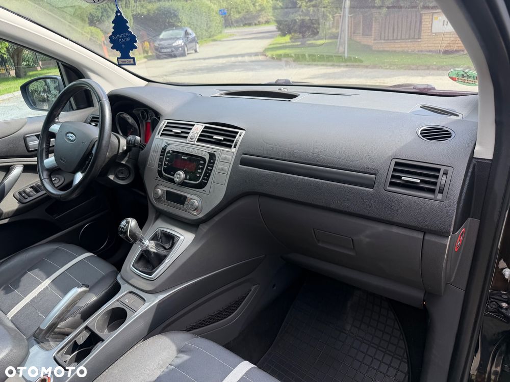 Ford Kuga 2.0 TDCi 4x4 Titanium - 25