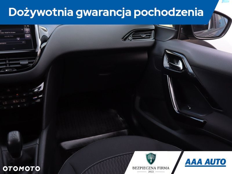 Peugeot 208 - 10