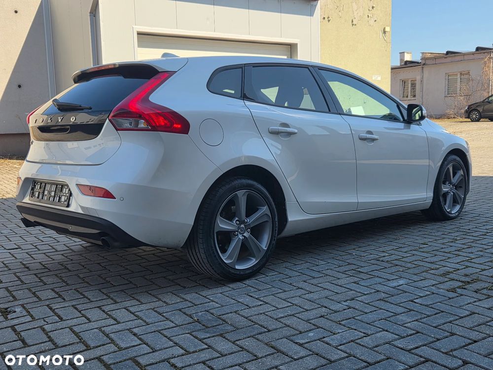 Volvo V40 T2 Momentum - 2