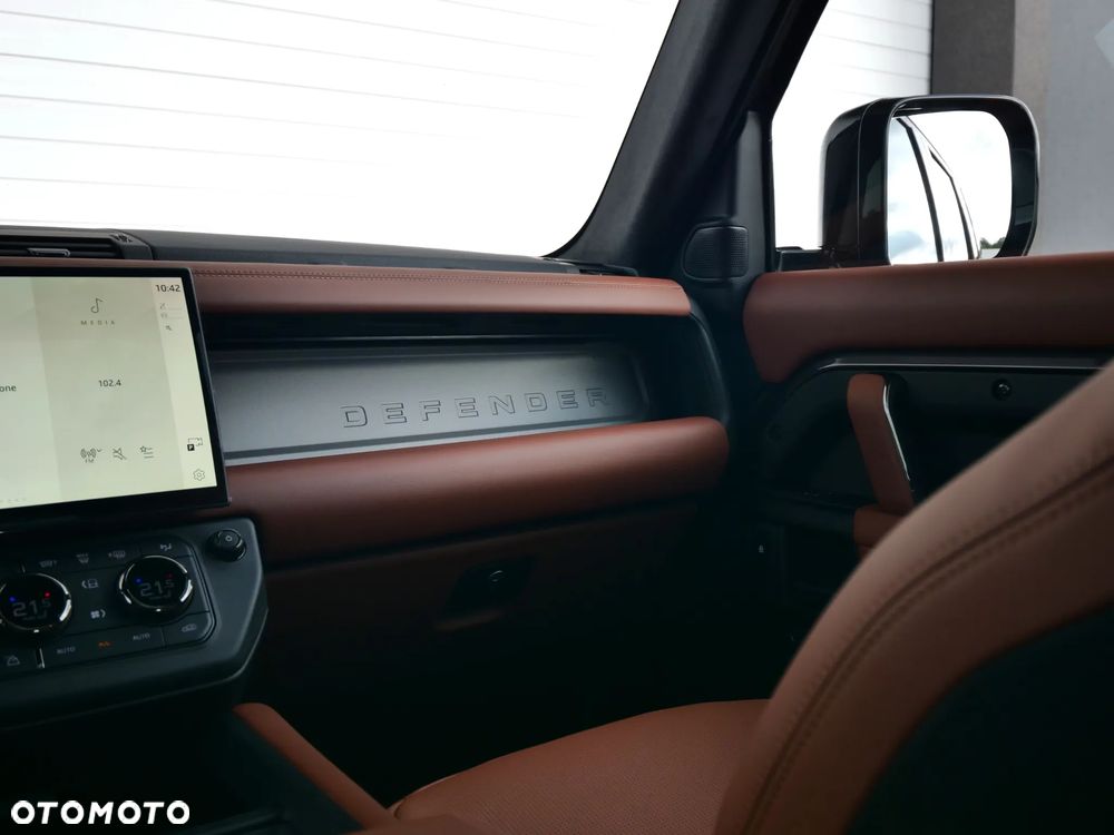Land Rover Defender - 19