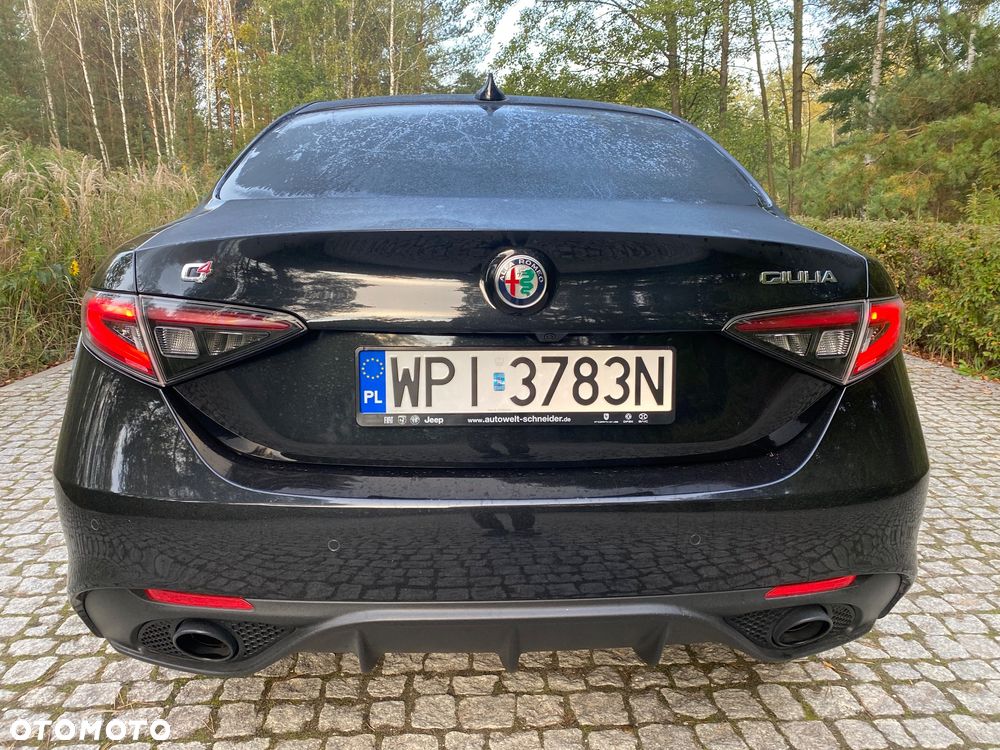 Alfa Romeo Giulia 2.0 Turbo Competizione Q4 - 11