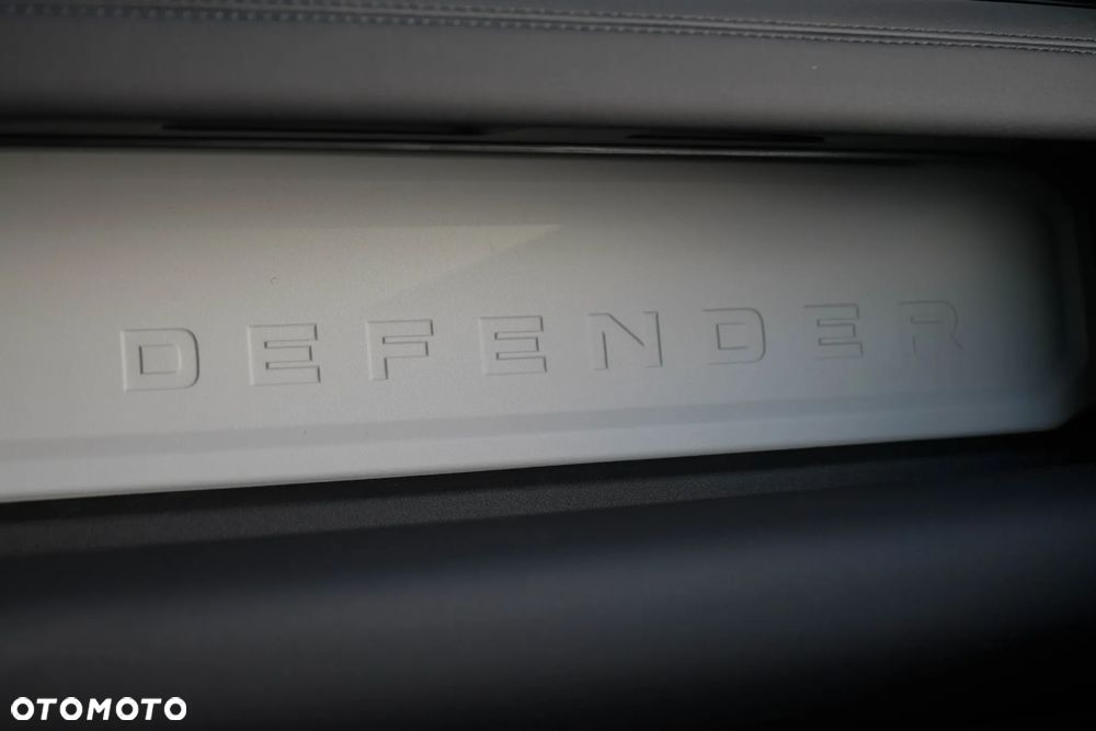 Land Rover Defender 3.0 D200 mHEV S - 22