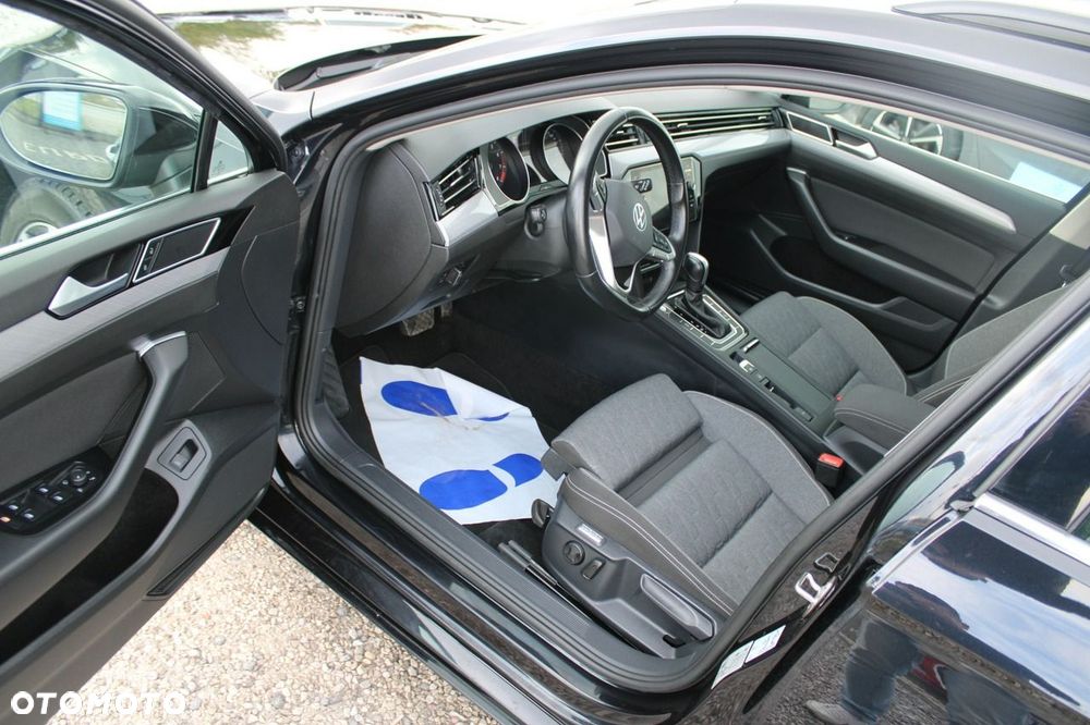 Volkswagen Passat - 16