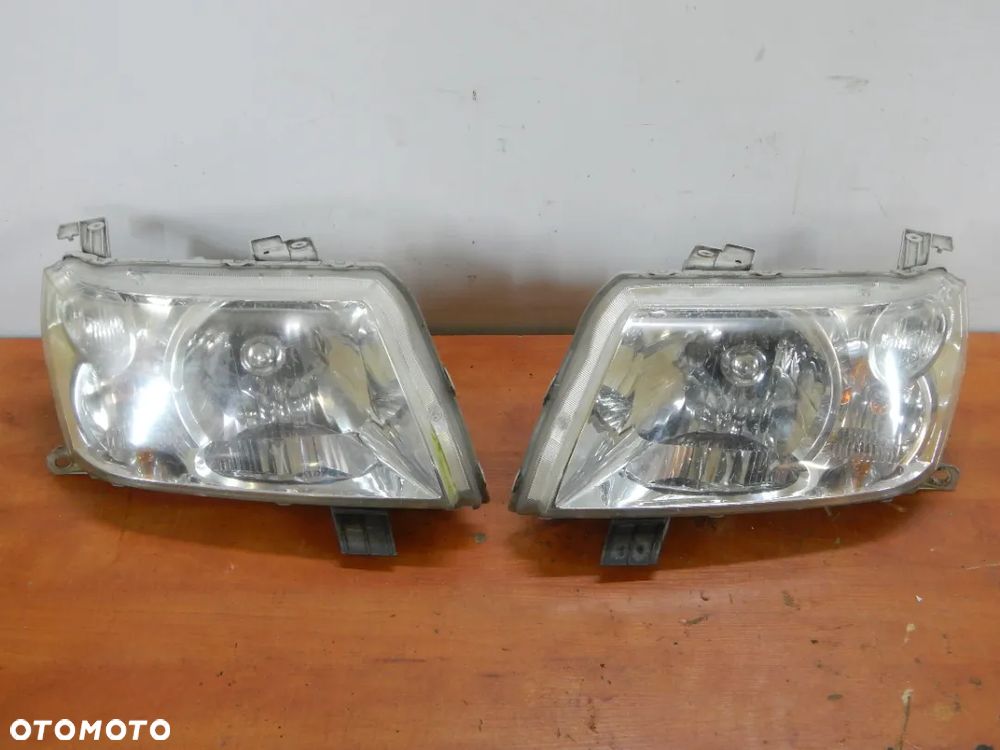 Lampa prawy przód Suzuki Grand Vitara II 05-14 Łuków części - 2