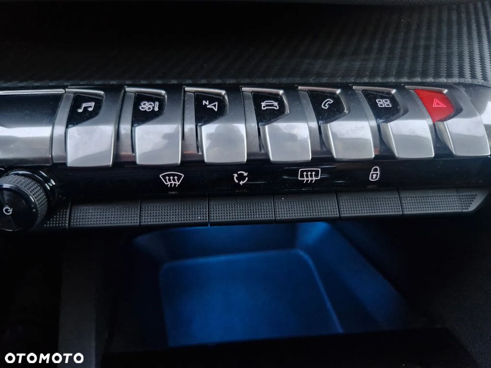 Peugeot 3008 1.2 PureTech Active S&S - 28