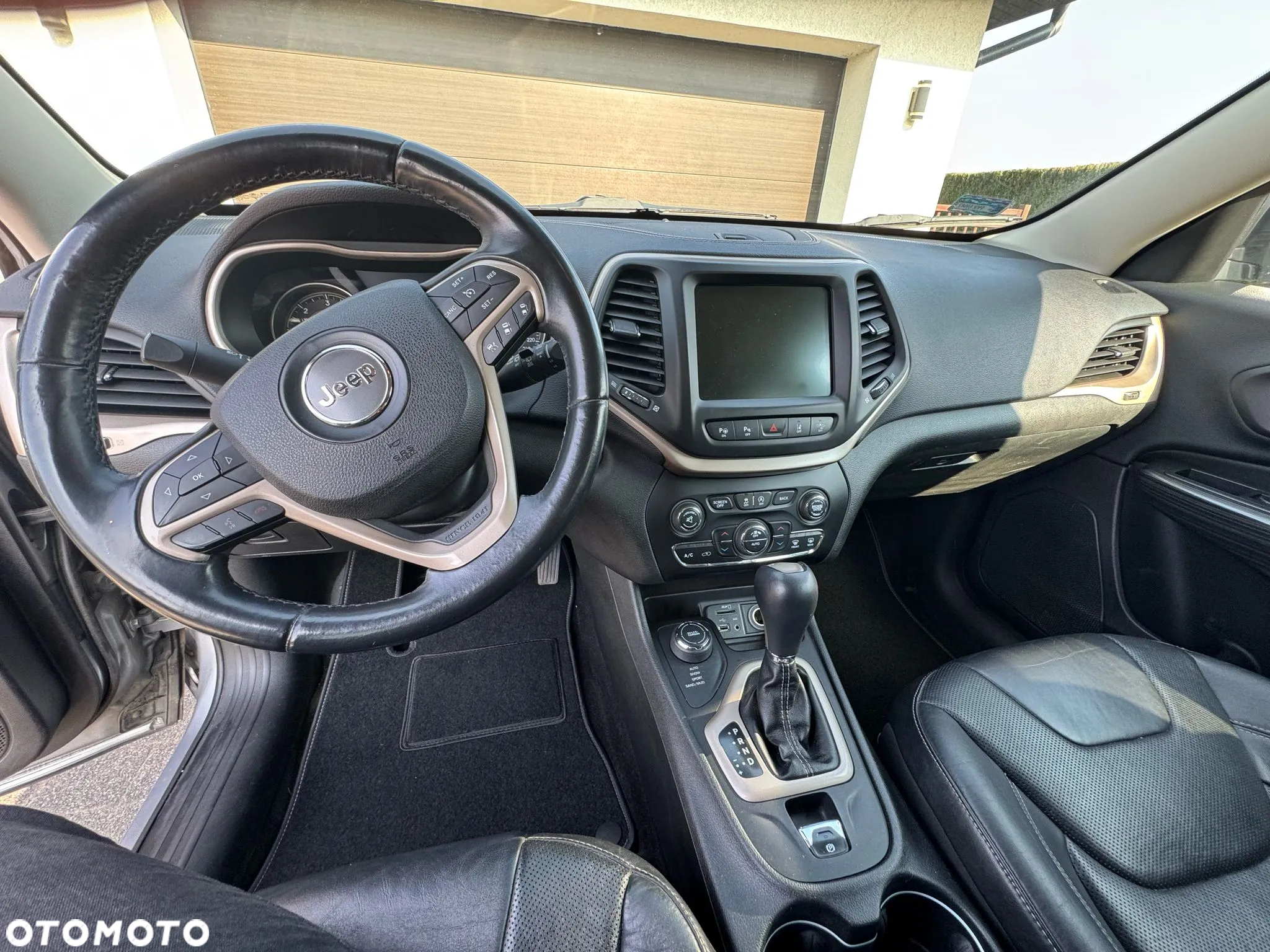 Jeep Cherokee - 12