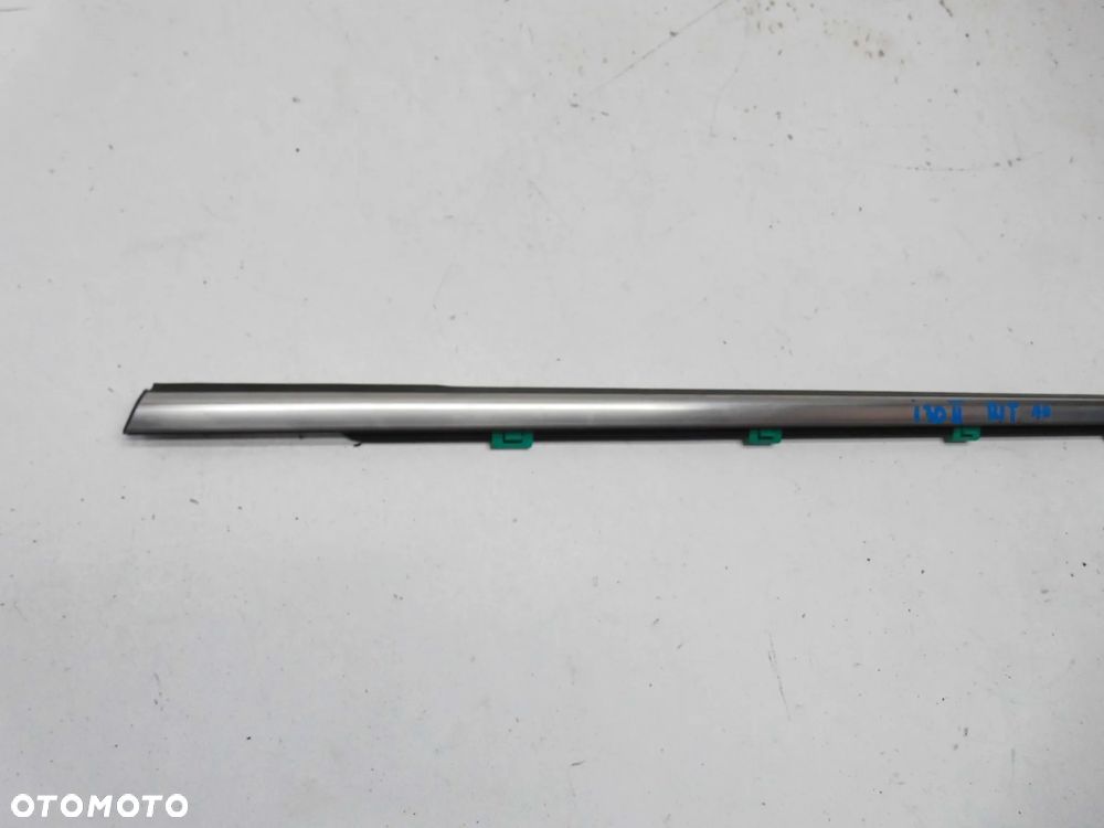 LISTWA ZGARNIAJĄCA SZYBY DRZWI HYUNDAI I30 II HATCHBACK PRAWA TYLNA CHROM - 2