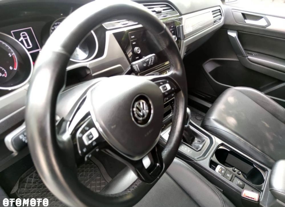 Volkswagen Touran - 15