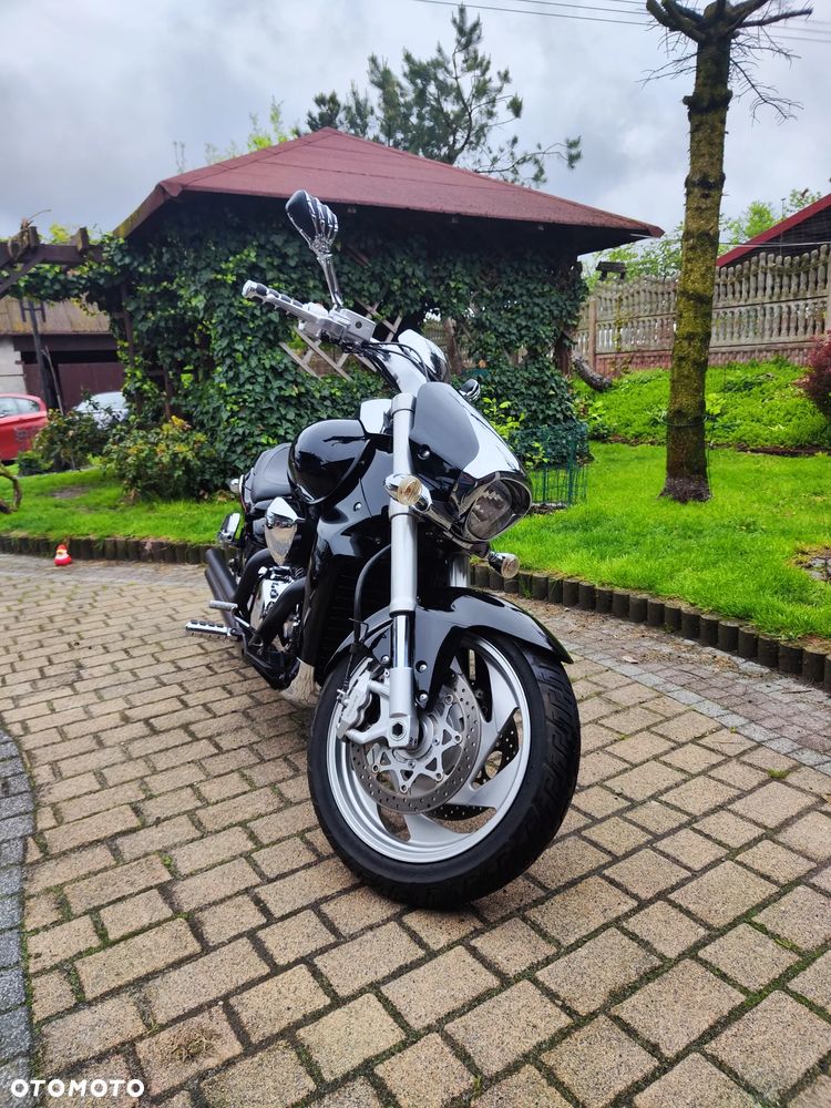Suzuki Intruder - 11