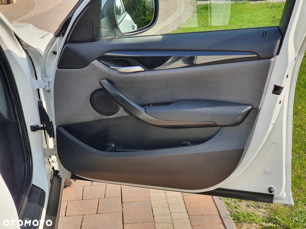 BMW X1 sDrive18d xLine - 25