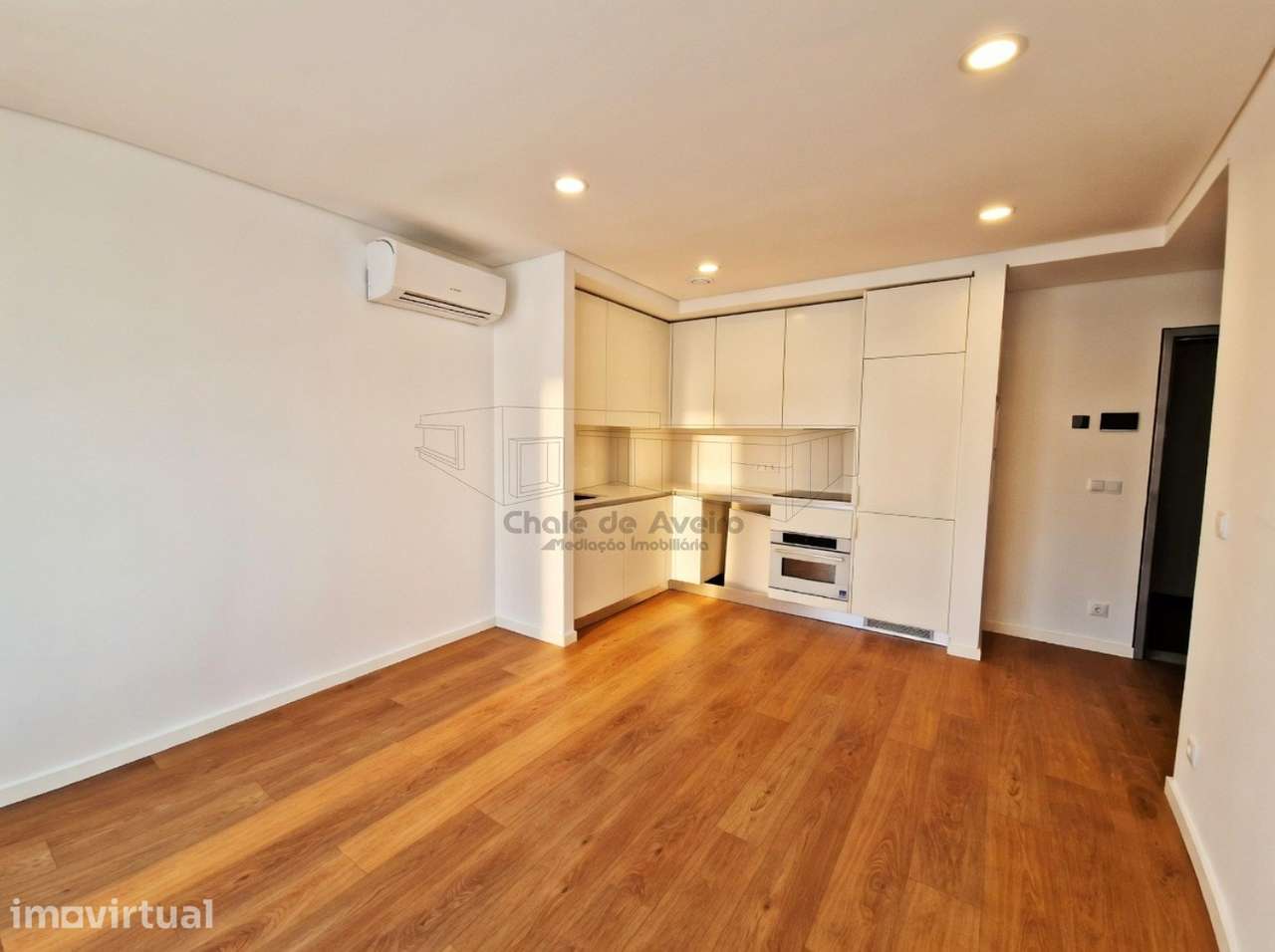 Apartamento T1 Venda em Aveiro - Junto à Estação de Aveiro - Grande imagem: 2/16