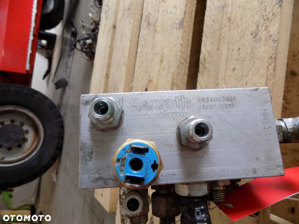 Merlo P 34.7 rozdzielacz r934003816 rexroth cewka rexroth cfk13206me0001 - 7