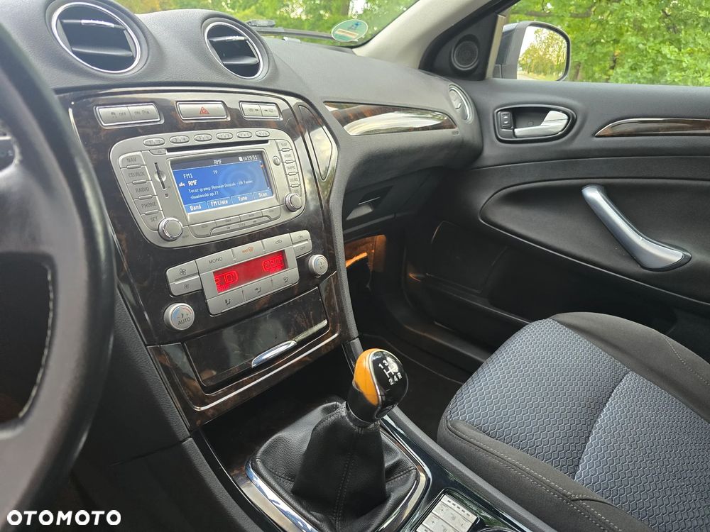 Ford Mondeo 2.0 Ghia - 22