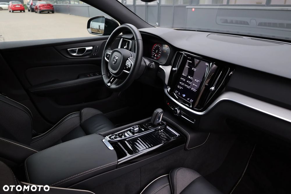 Volvo V60 T6 AWD Recharge Geartronic RDesign - 26
