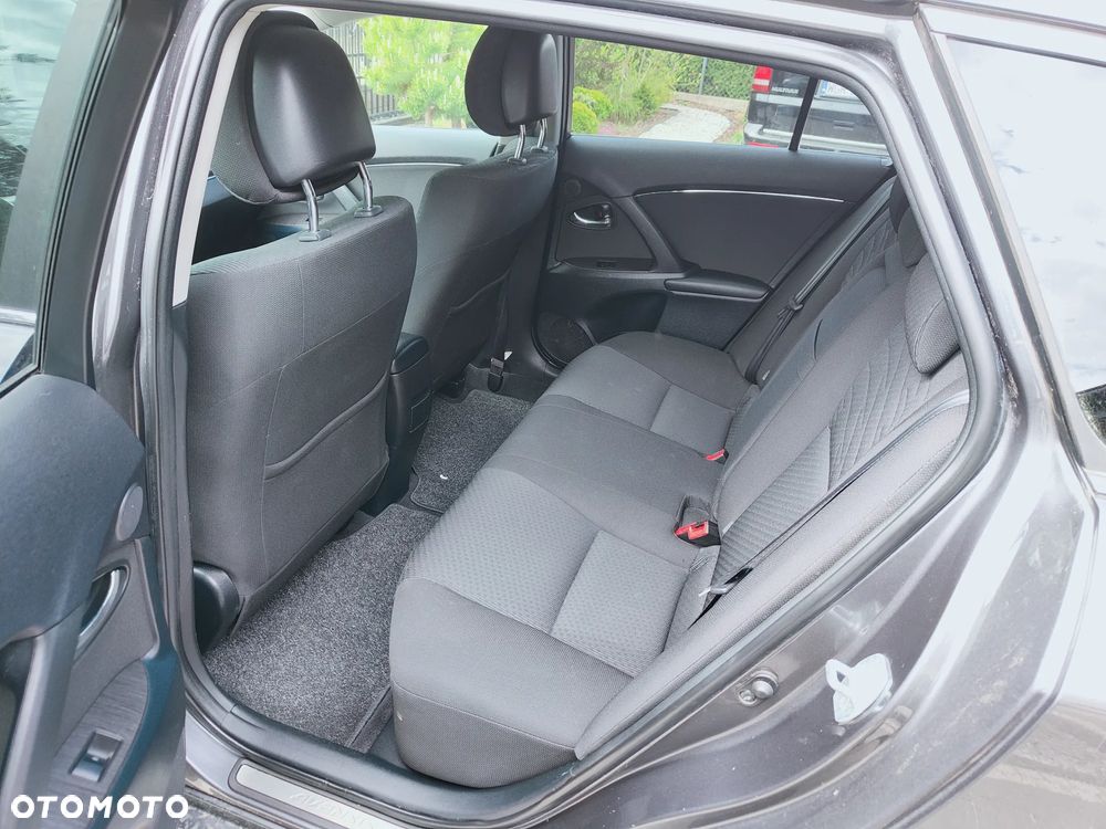 Toyota Avensis 2.0 Sol EU5 - 6