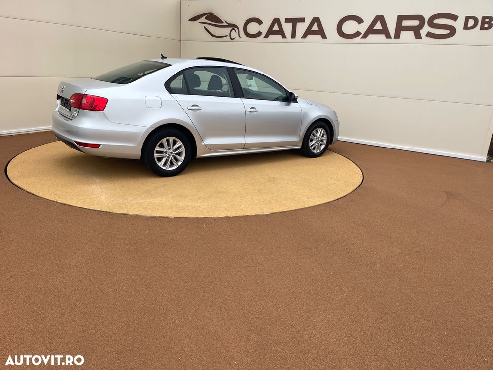 Volkswagen Jetta 1.6 TDI Blue Motion Technology Life - 17