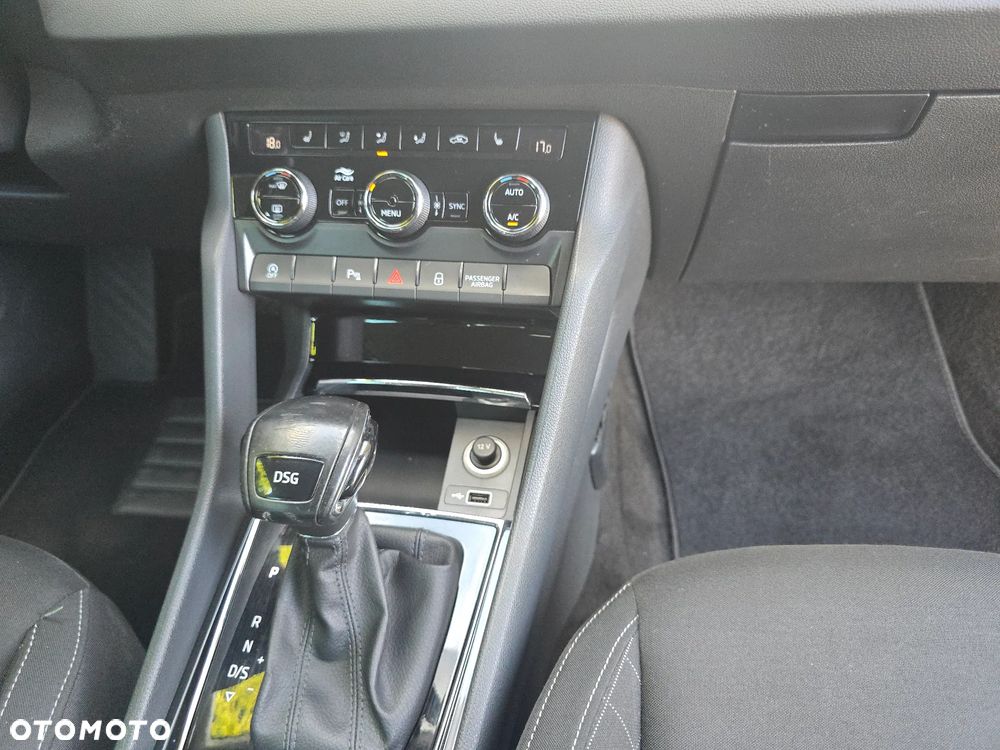 Skoda Karoq 1.6 TDI SCR DSG Style - 32