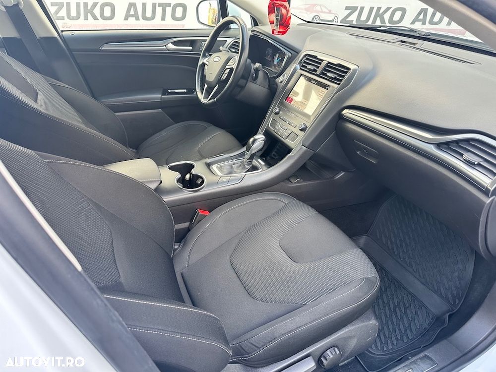 Ford Mondeo 2.0 Hybrid - 10