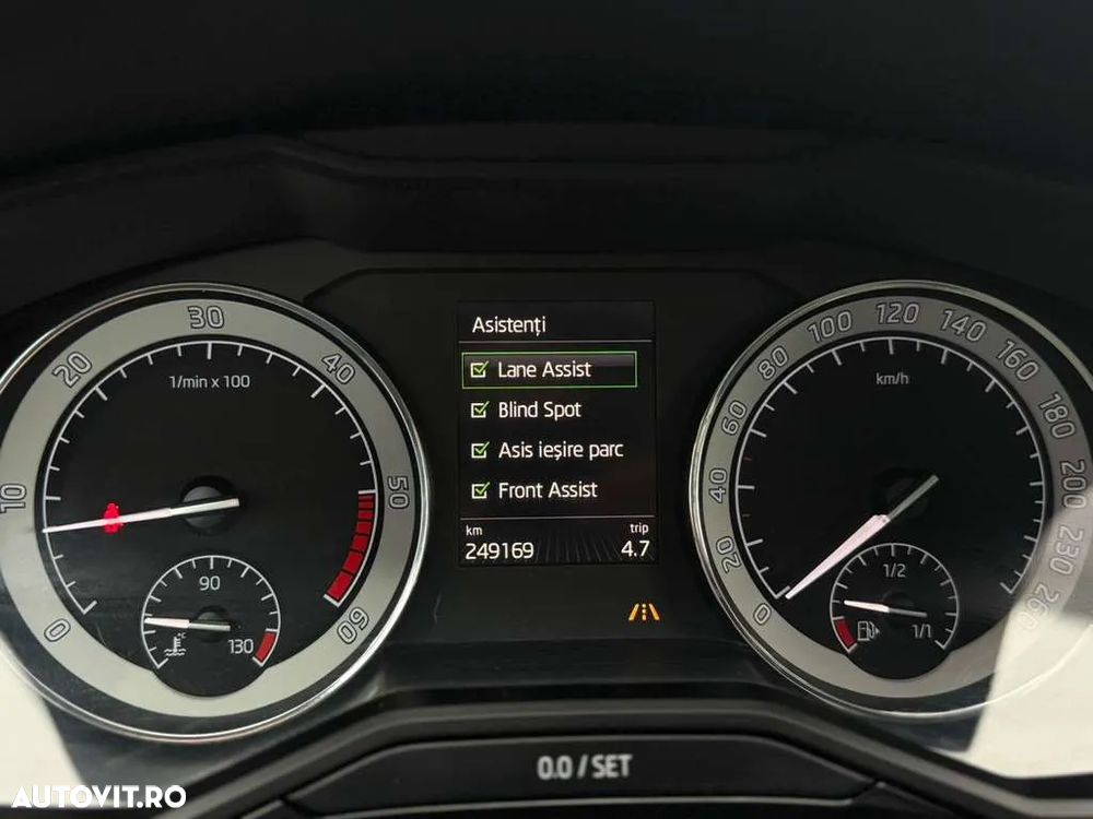 Skoda Superb Combi 2.0 TDI DSG Laurin & Klement - 17