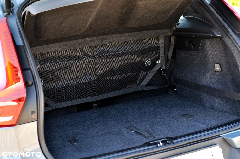 Volvo XC 40 T4 Geartronic Momentum Pro - 24
