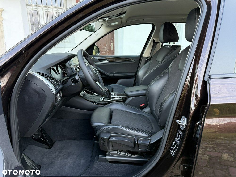 BMW X3 xDrive20i Advantage - 23