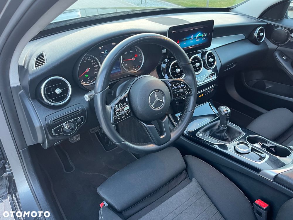 Mercedes-Benz Klasa C 180 d Exclusive - 13