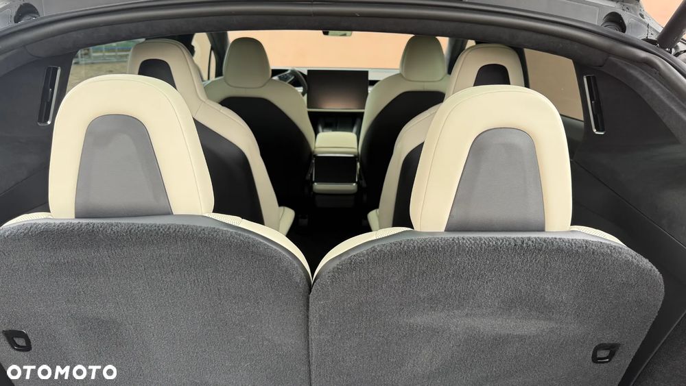 Tesla Model X - 7