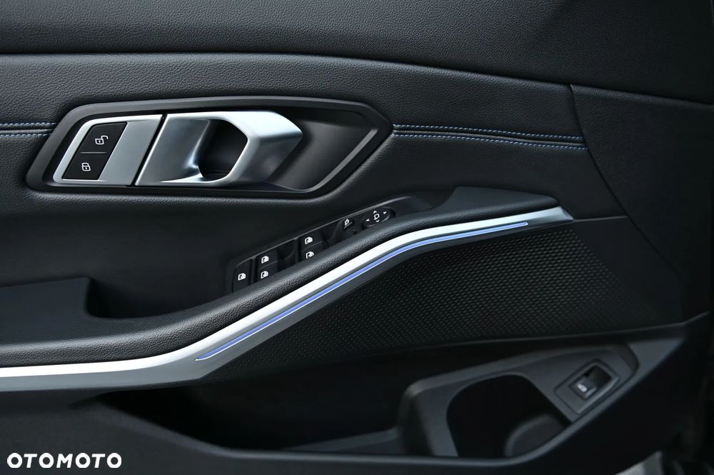 BMW Seria 3 320d Edition M Sport Shadow - 24