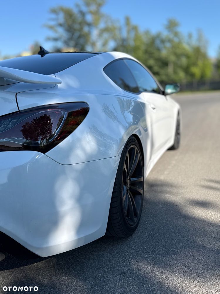 Hyundai Genesis Coupe 3.8 V6 Executive - 27