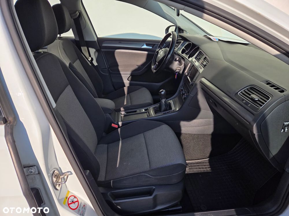 Volkswagen Golf - 11