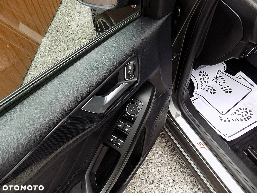 Ford Focus Turnier 1.5 EcoBlue Start-Stopp-System ST-LINE DESIGN - 9